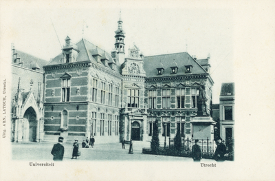 274 Gezicht op het Academiegebouw (Munsterkerkhof 29) te Utrecht met op de voorgrond het standbeeld Jan van Nassau ...